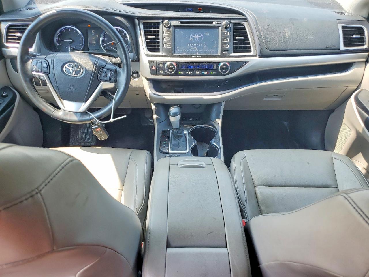 2015 Toyota Highlander Xle Silver vin: 5TDJKRFH2FS114989