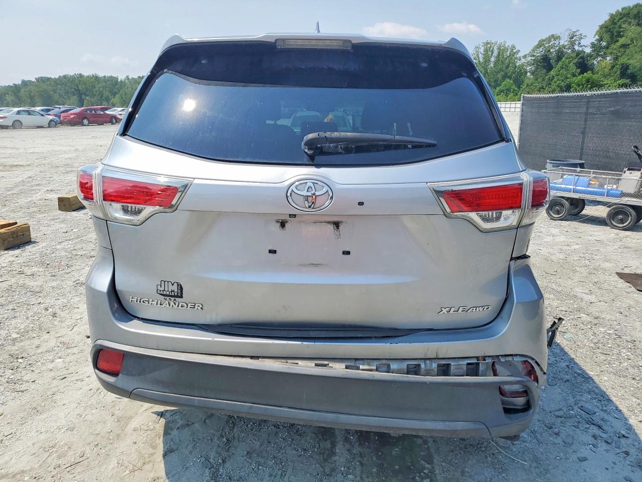 2015 Toyota Highlander Xle Silver vin: 5TDJKRFH2FS114989