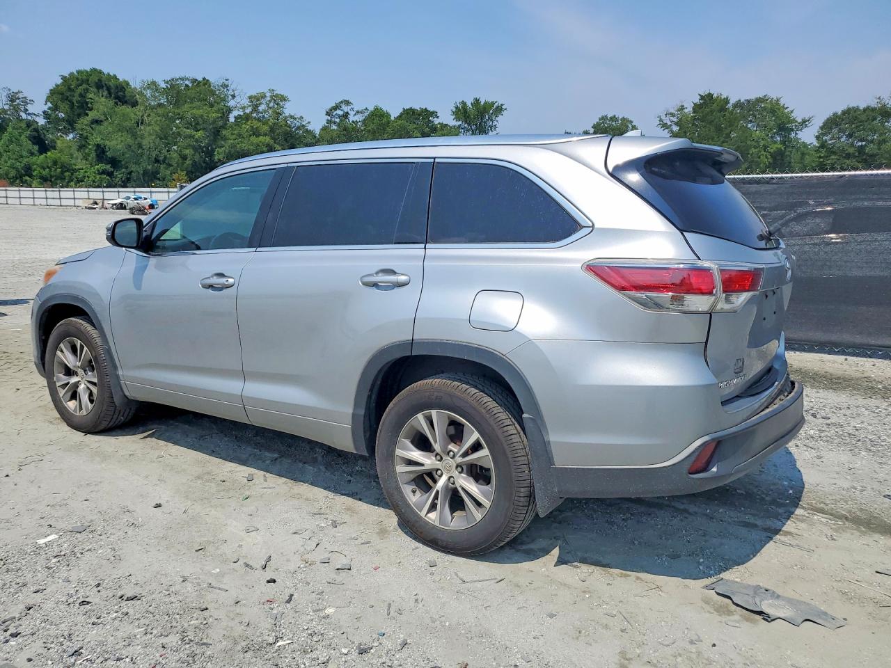 2015 Toyota Highlander Xle Silver vin: 5TDJKRFH2FS114989
