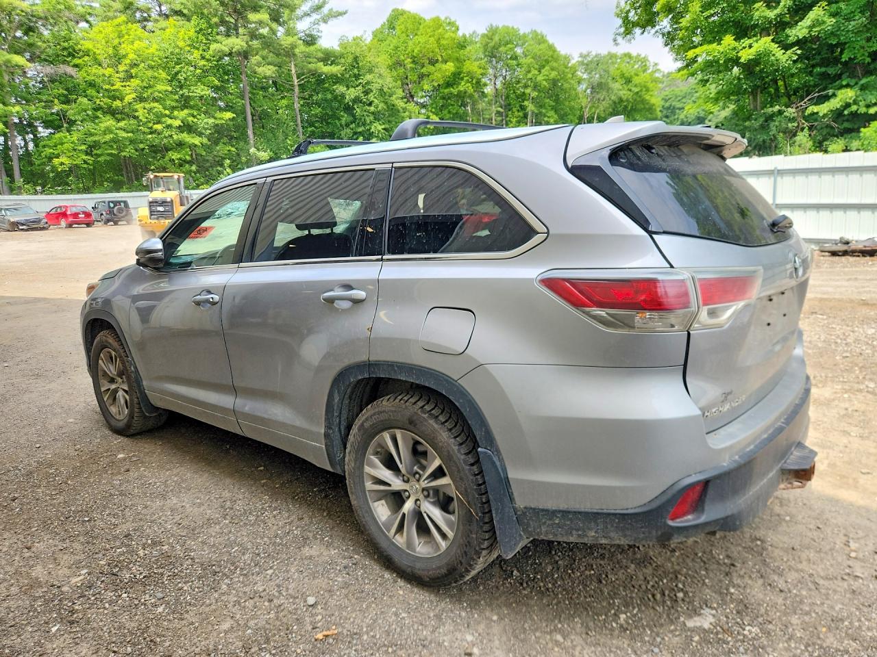 2015 Toyota Highlander Xle Silver vin: 5TDJKRFH2FS140699