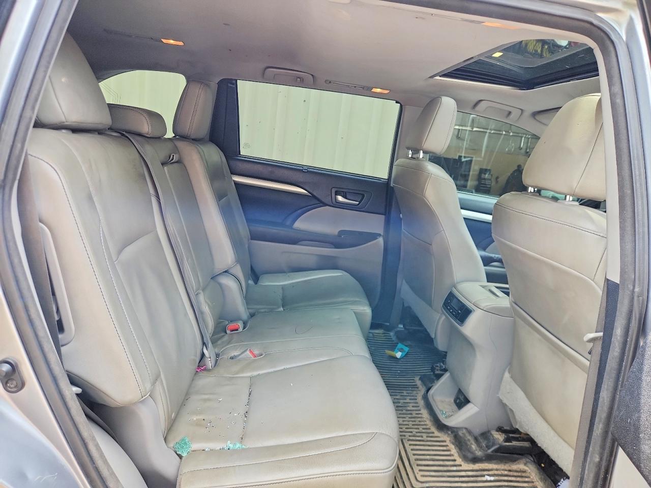 2015 Toyota Highlander Xle Silver vin: 5TDJKRFH2FS140699