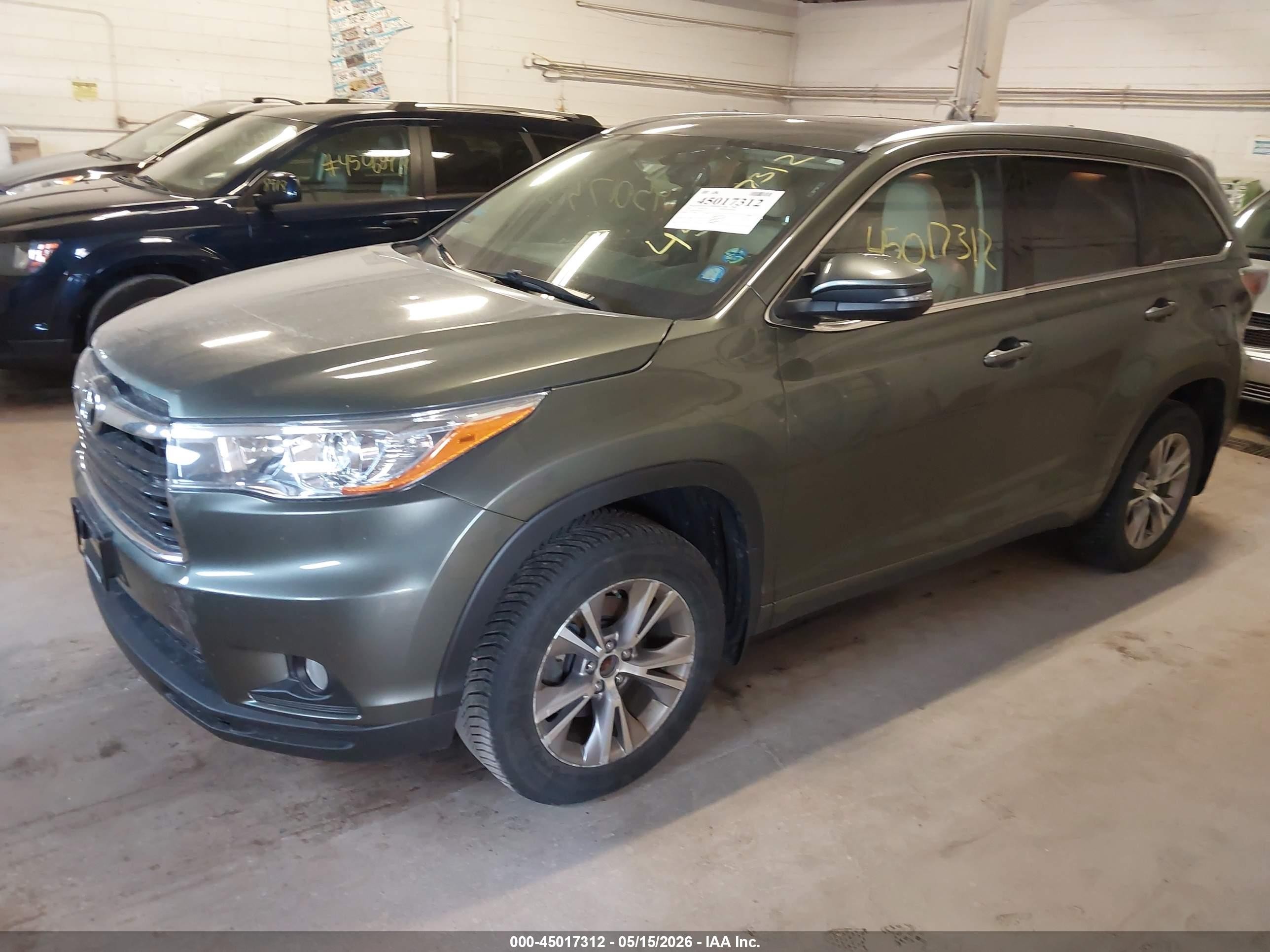 2015 Toyota Highlander Xle V6 Green vin: 5TDJKRFH2FS171242