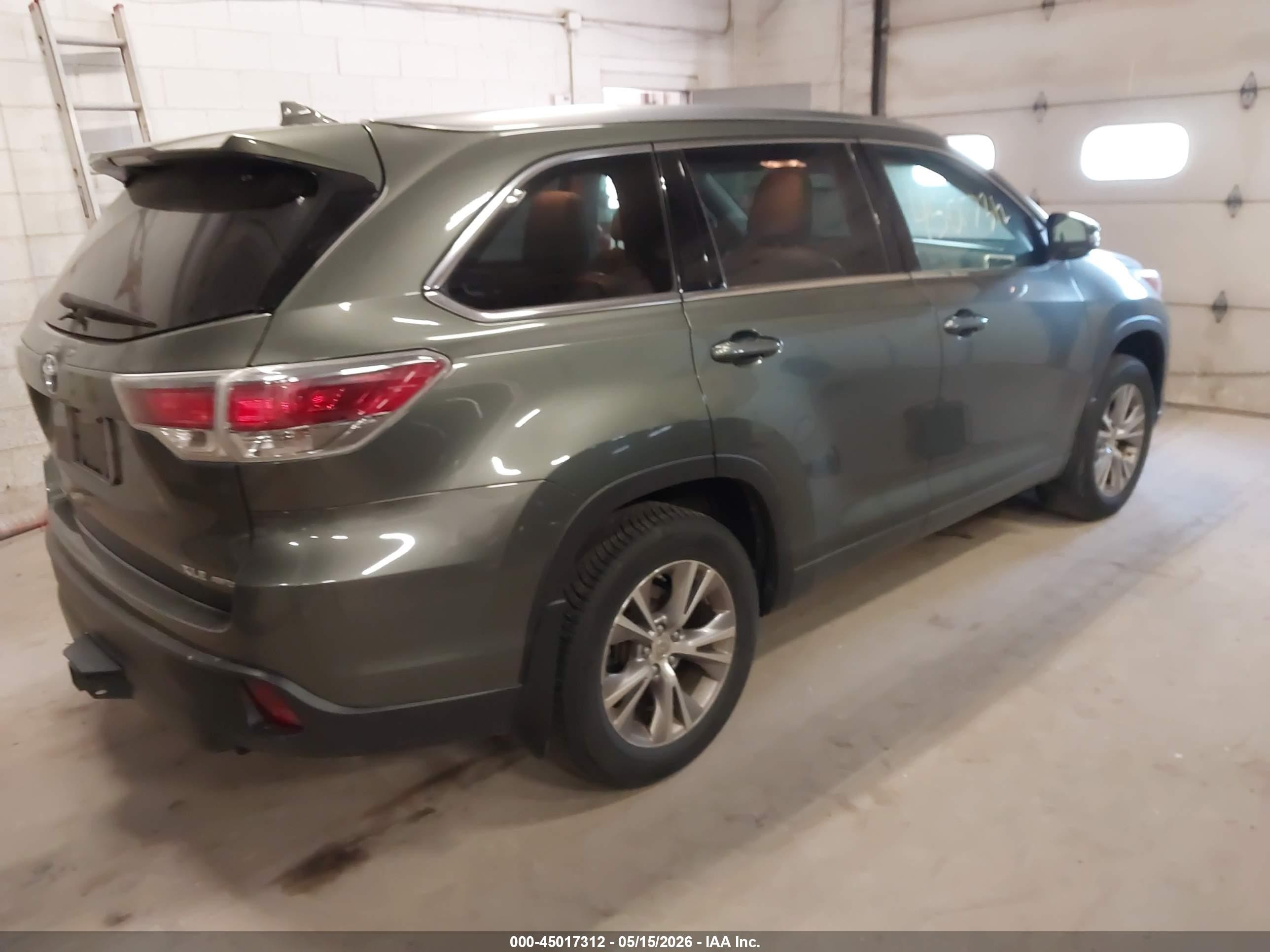 2015 Toyota Highlander Xle V6 Green vin: 5TDJKRFH2FS171242