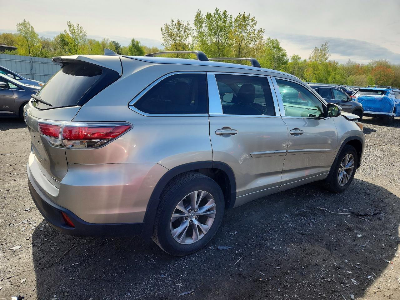 2015 Toyota Highlander Xle Золотой vin: 5TDJKRFH2FS174769