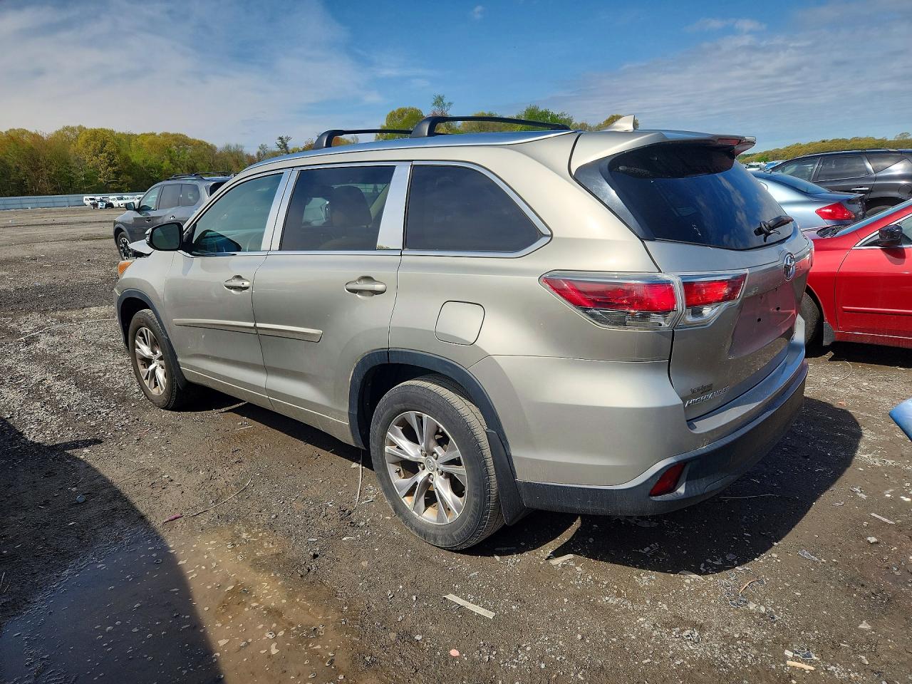 2015 Toyota Highlander Xle Золотой vin: 5TDJKRFH2FS174769