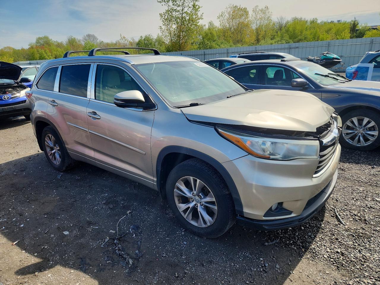 2015 Toyota Highlander Xle Золотой vin: 5TDJKRFH2FS174769