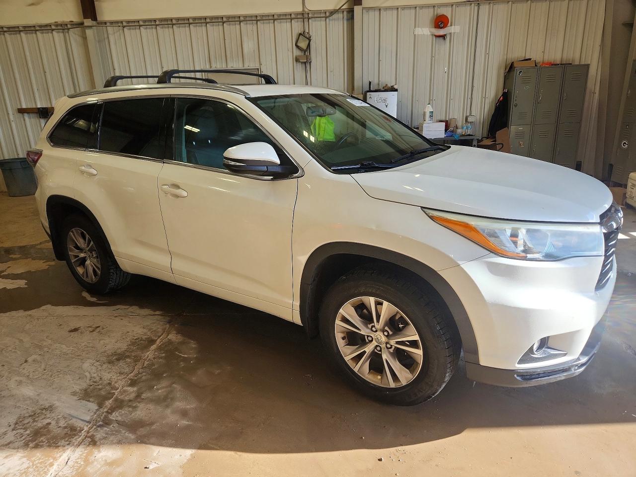 2015 Toyota Highlander Xle White vin: 5TDJKRFH2FS183293