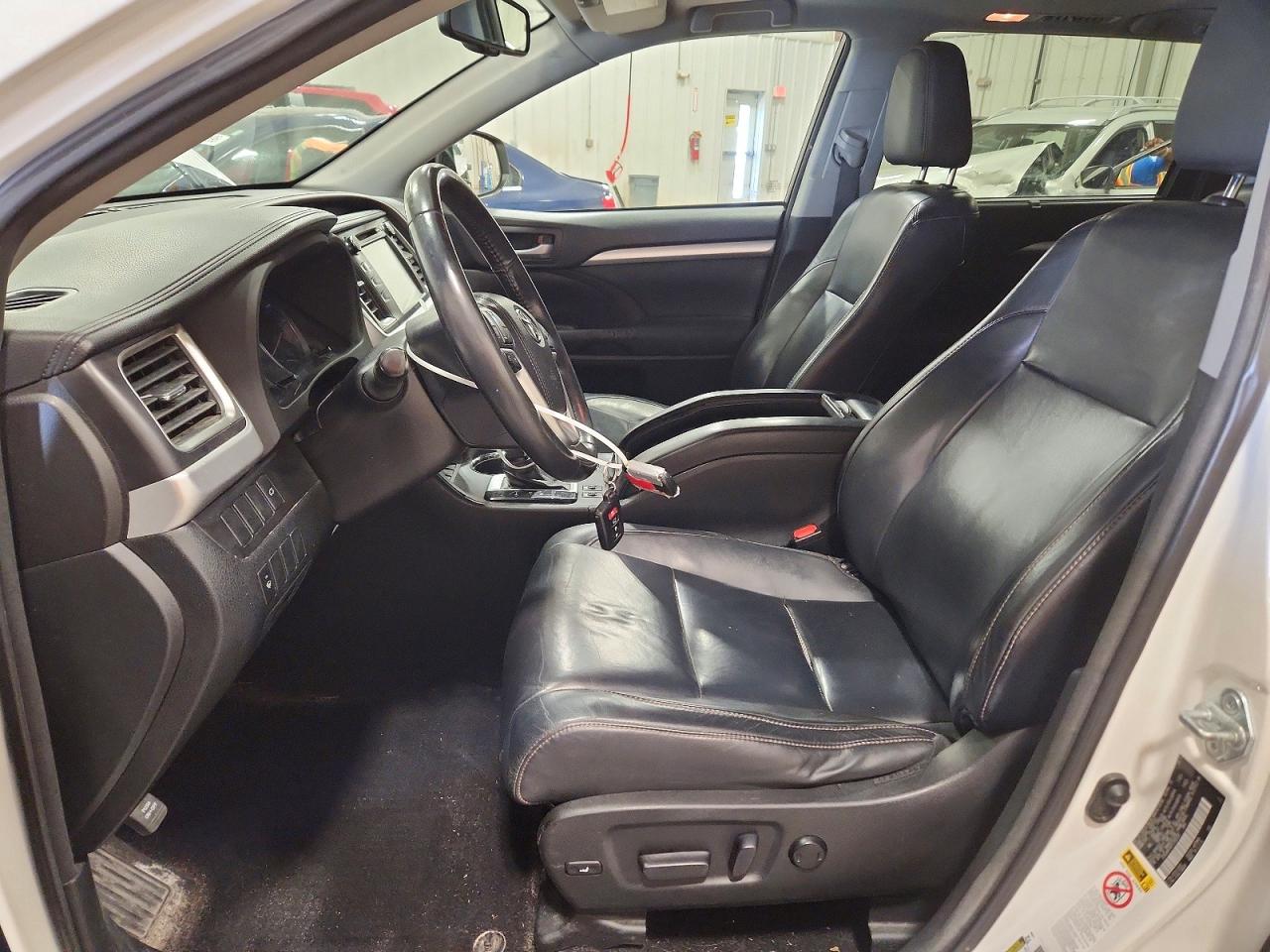 2015 Toyota Highlander Xle White vin: 5TDJKRFH2FS183293