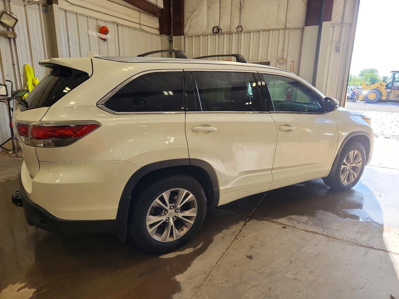 2015 Toyota Highlander Xle White vin: 5TDJKRFH2FS183293