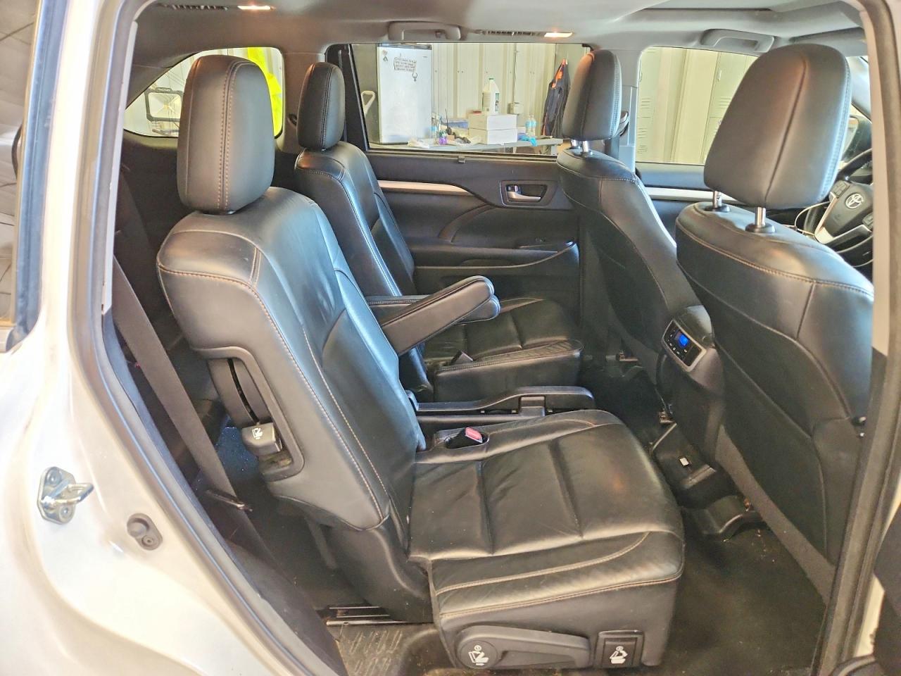 2015 Toyota Highlander Xle White vin: 5TDJKRFH2FS183293