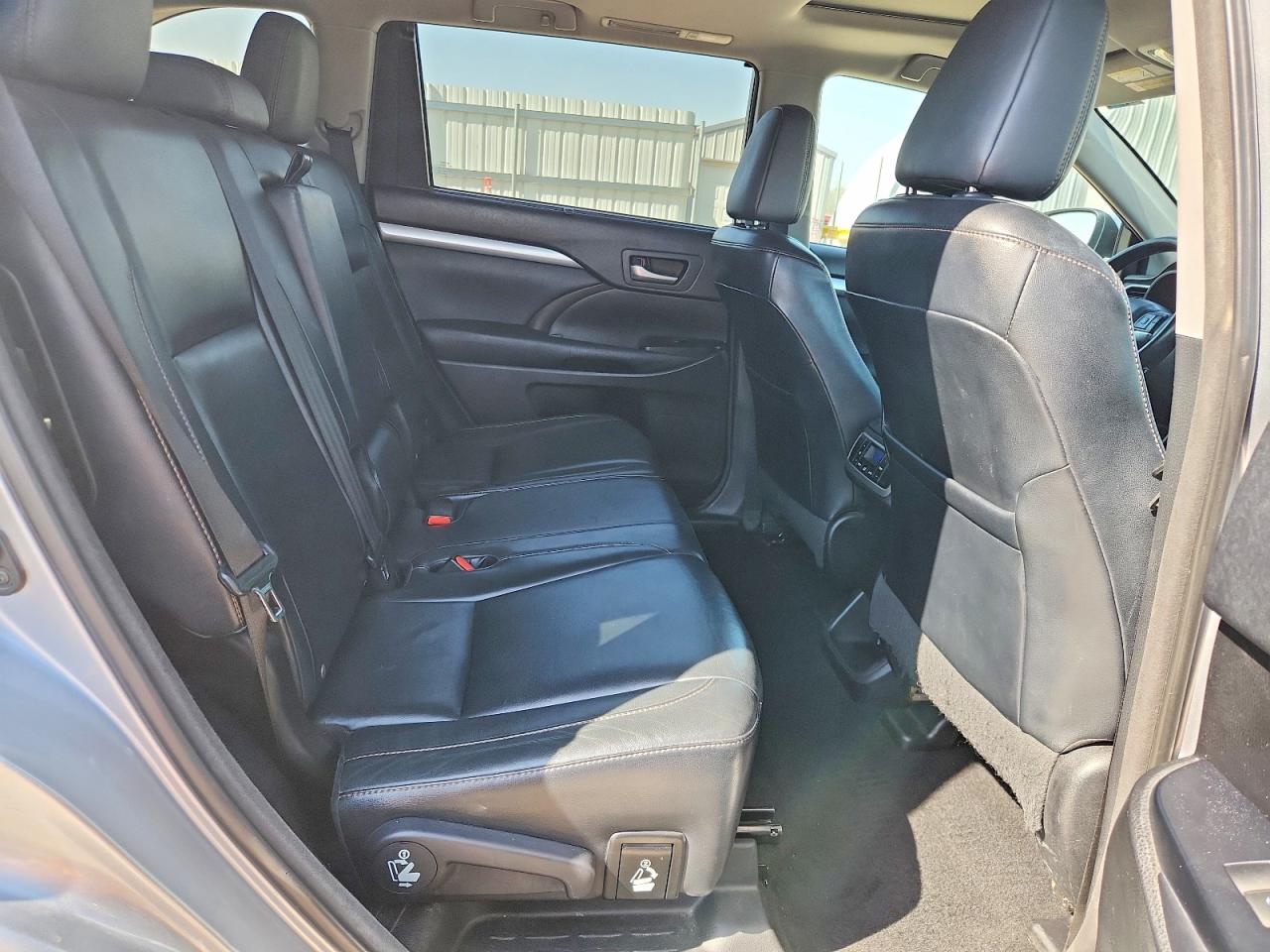 2015 Toyota Highlander Xle Gray vin: 5TDJKRFH2FS197890