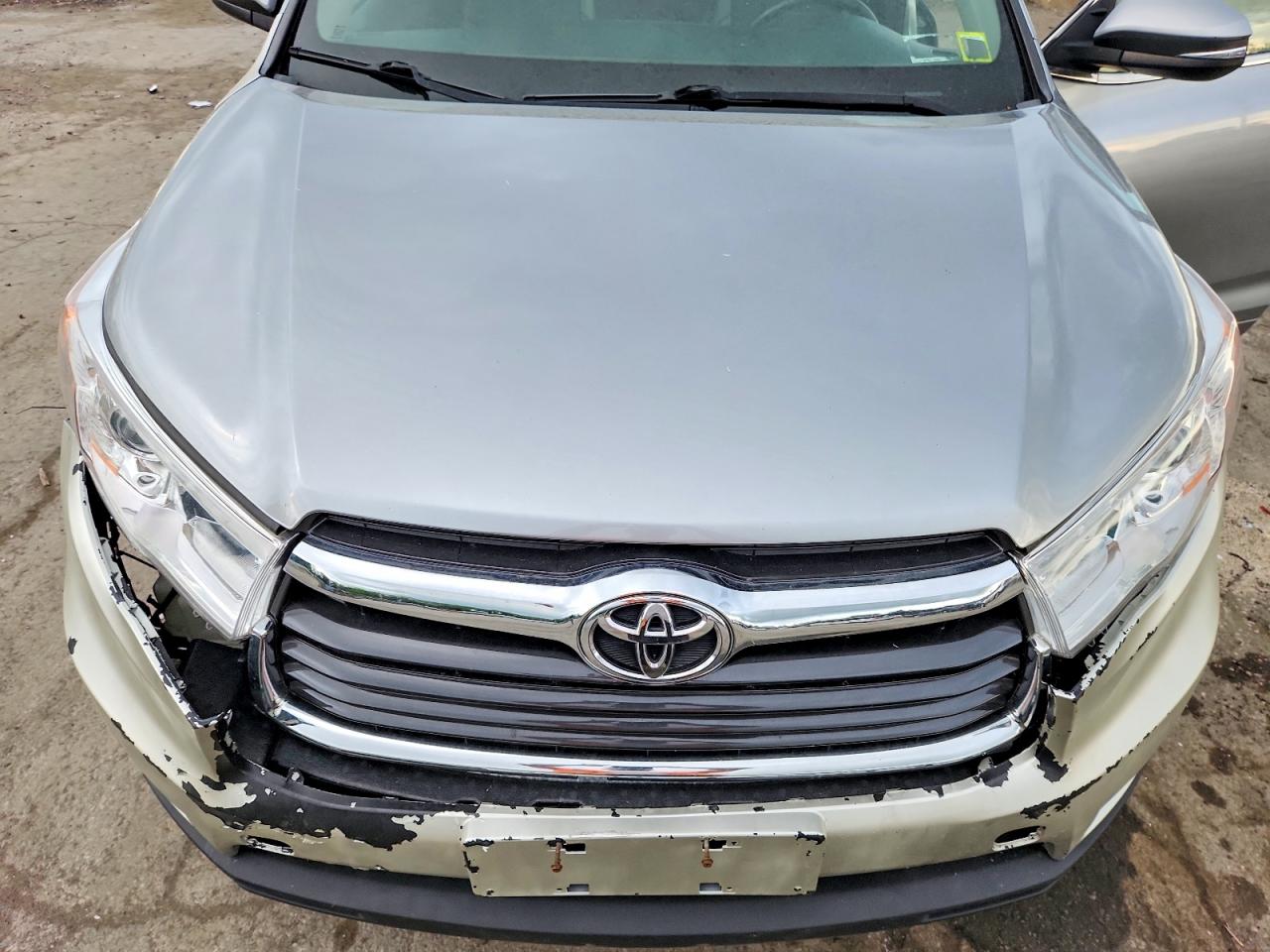 2015 Toyota Highlander Xle Silver vin: 5TDJKRFH2FS198506
