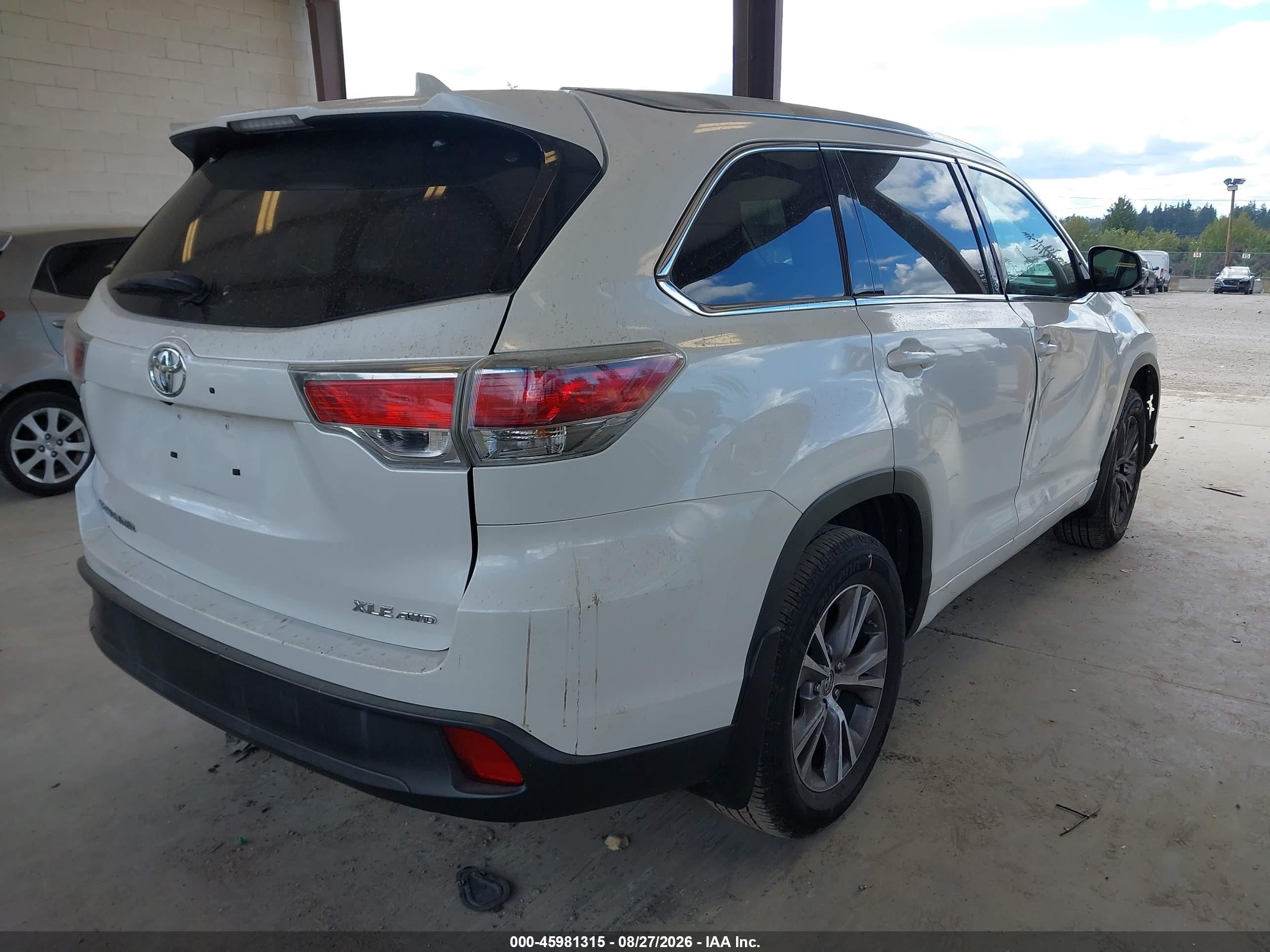 2015 Toyota Highlander Xle V6 Белый vin: 5TDJKRFH2FS199221