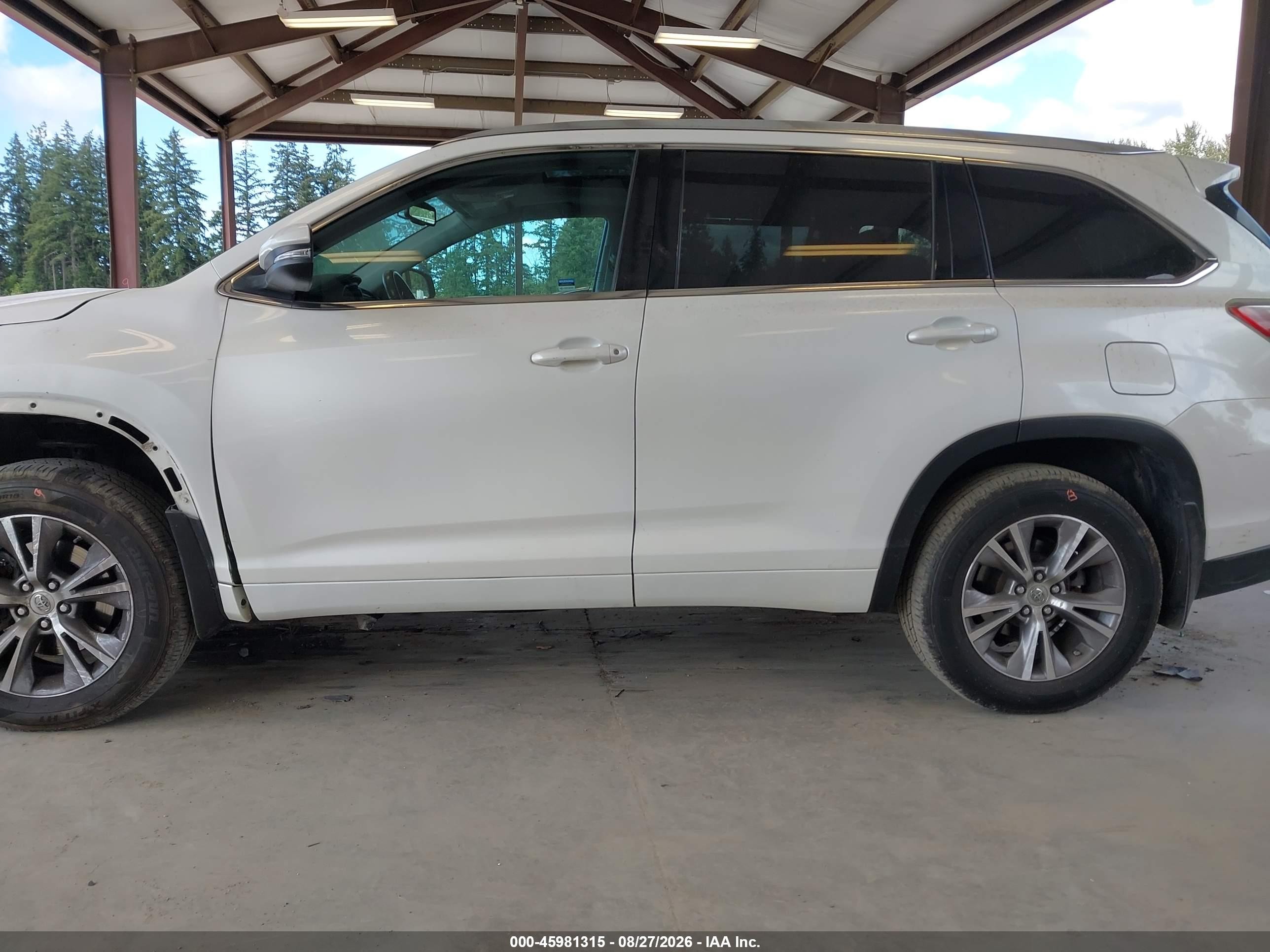 2015 Toyota Highlander Xle V6 Белый vin: 5TDJKRFH2FS199221