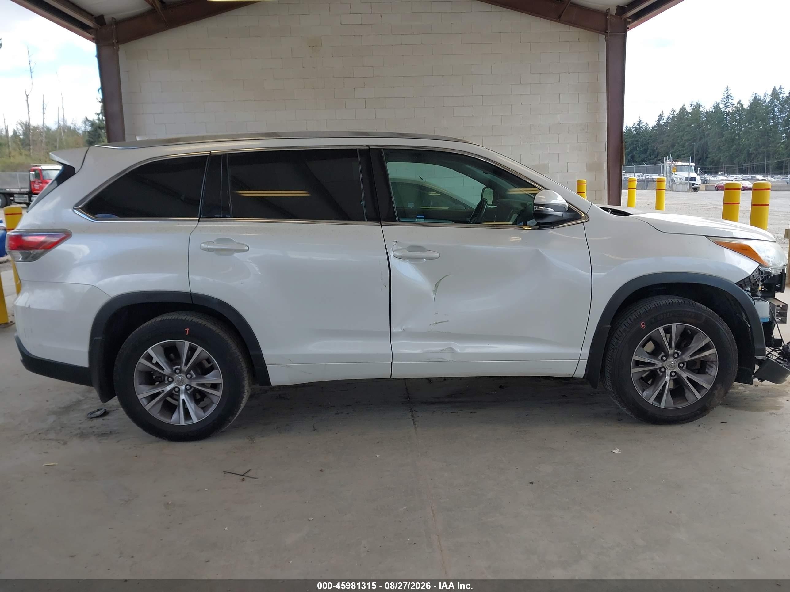 2015 Toyota Highlander Xle V6 Белый vin: 5TDJKRFH2FS199221