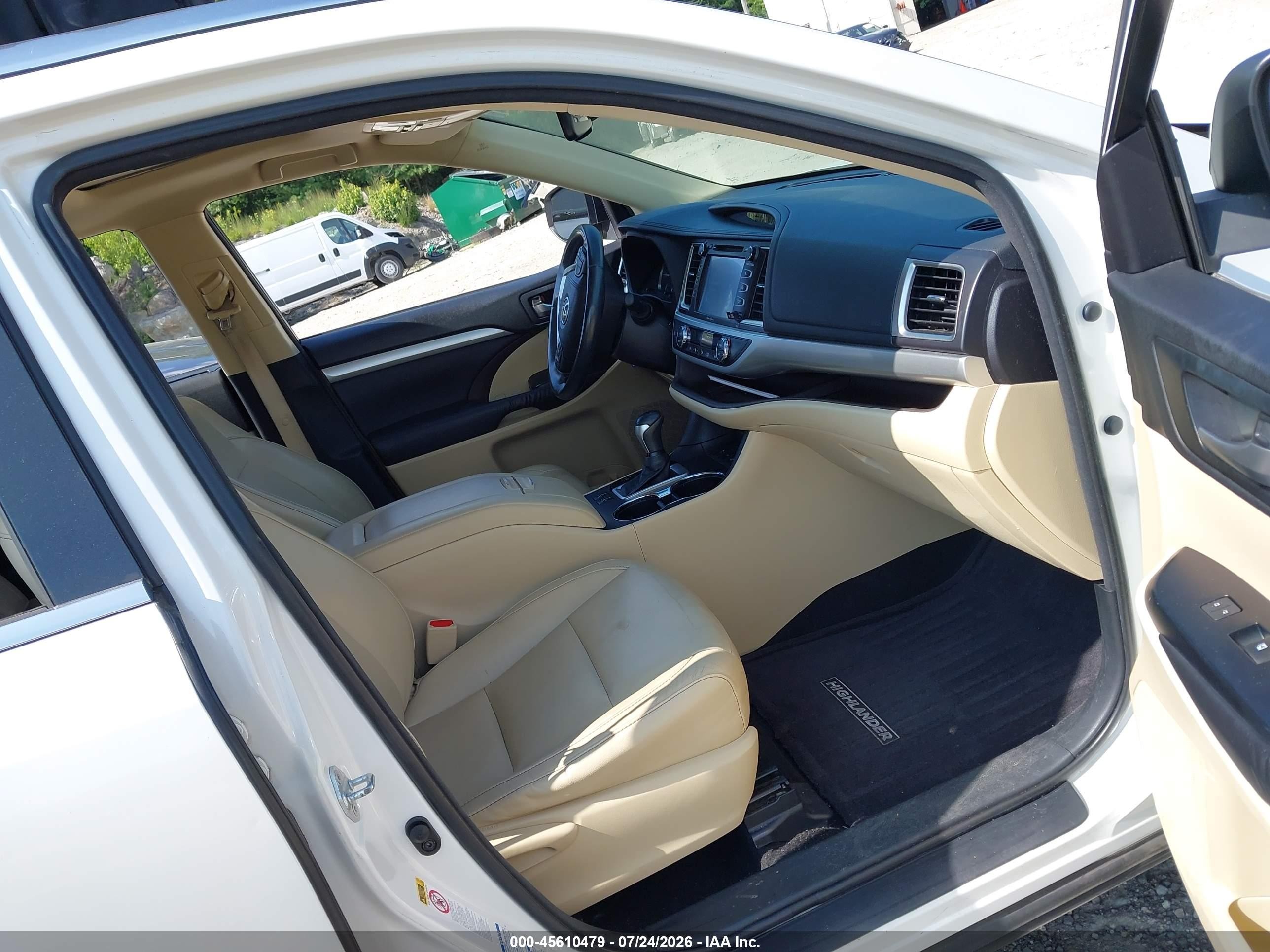 2015 Toyota Highlander Xle V6 White vin: 5TDJKRFH2FS213036