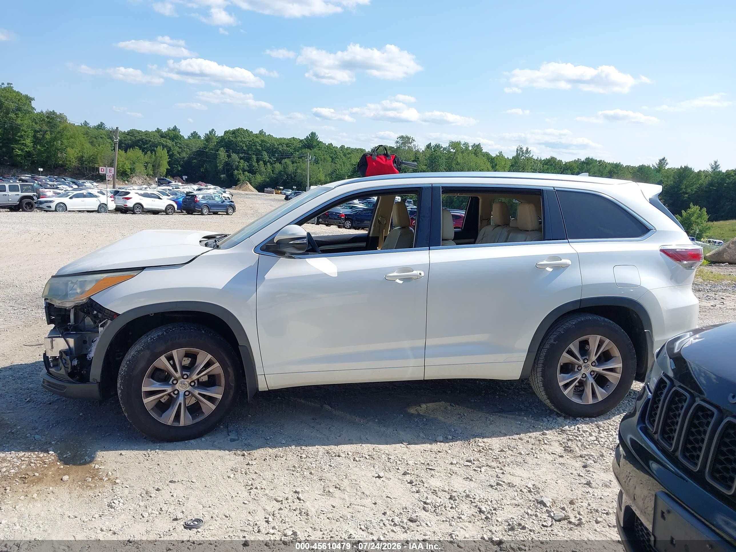 2015 Toyota Highlander Xle V6 White vin: 5TDJKRFH2FS213036