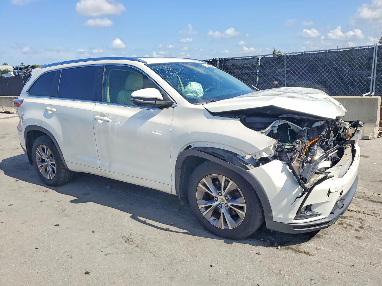 2014 Toyota Highlander Xle White vin: 5TDJKRFH3ES016326