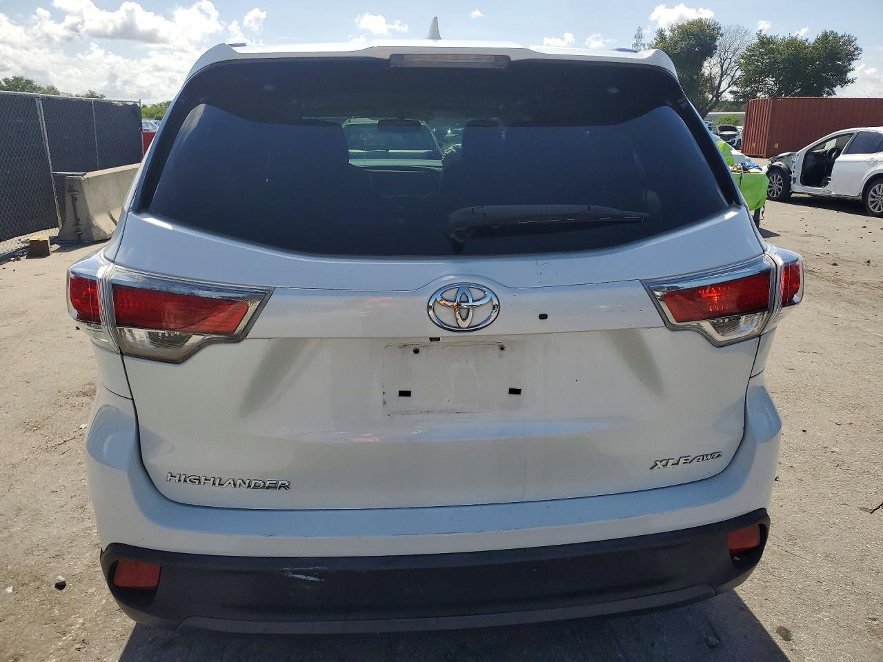 2014 Toyota Highlander Xle White vin: 5TDJKRFH3ES016326
