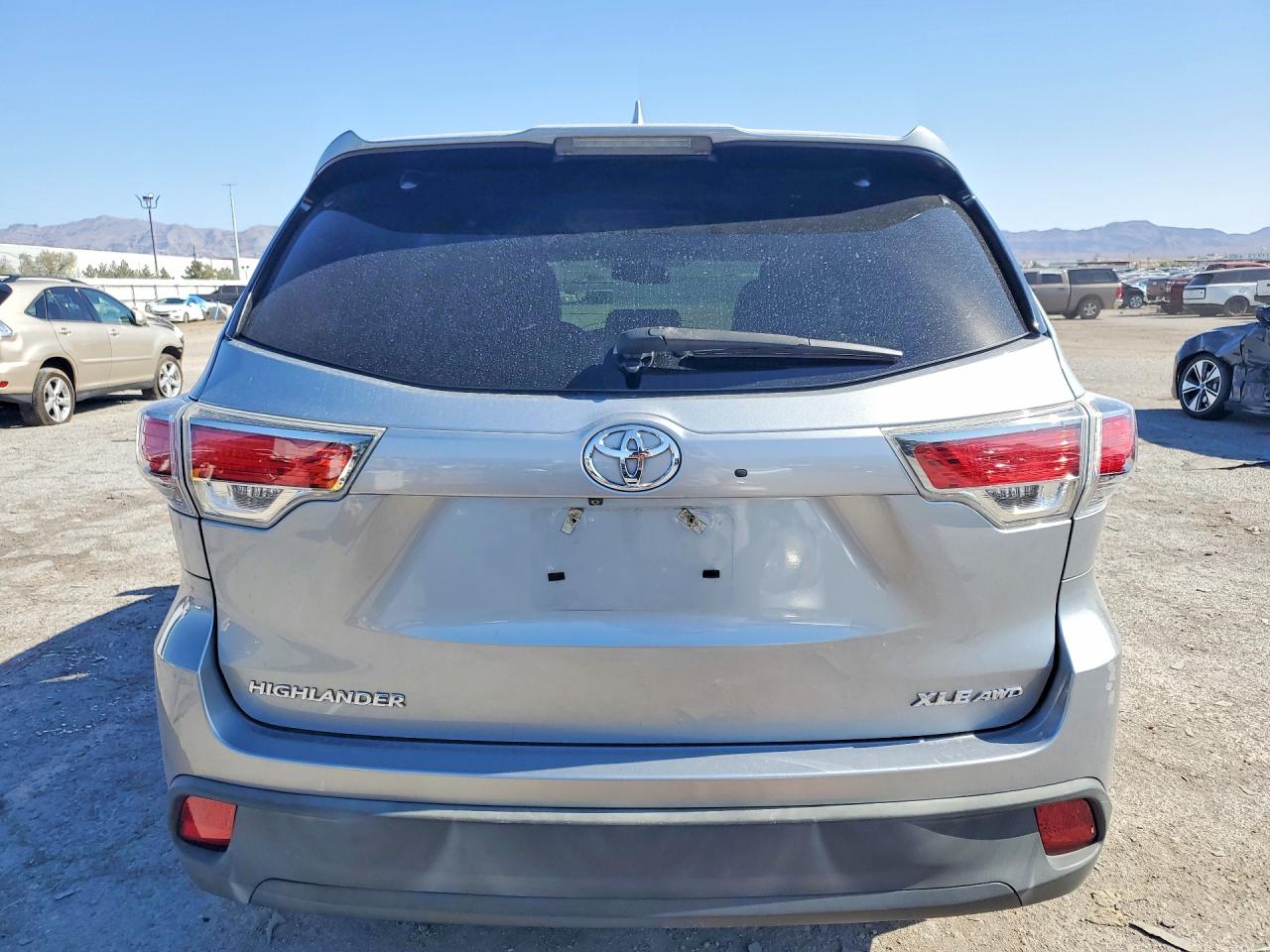2015 Toyota Highlander Xle Silver vin: 5TDJKRFH3FS093943