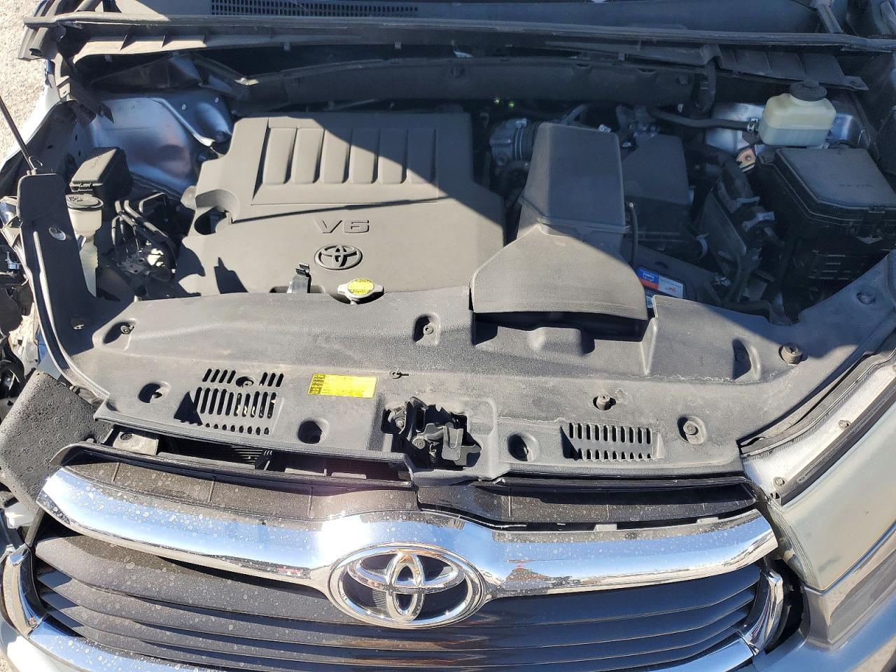 2015 Toyota Highlander Xle Silver vin: 5TDJKRFH3FS093943