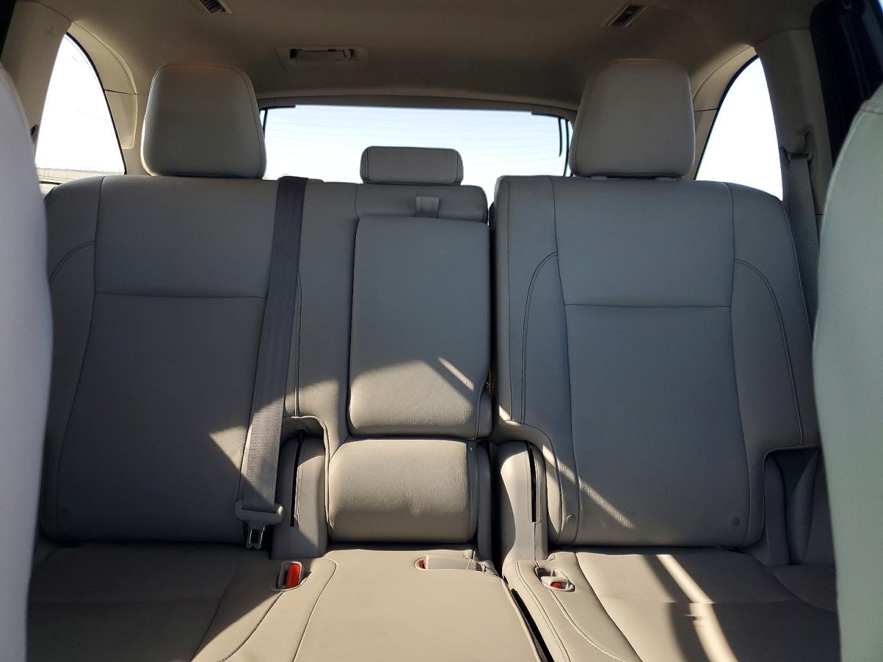 2015 Toyota Highlander Xle Silver vin: 5TDJKRFH3FS093943