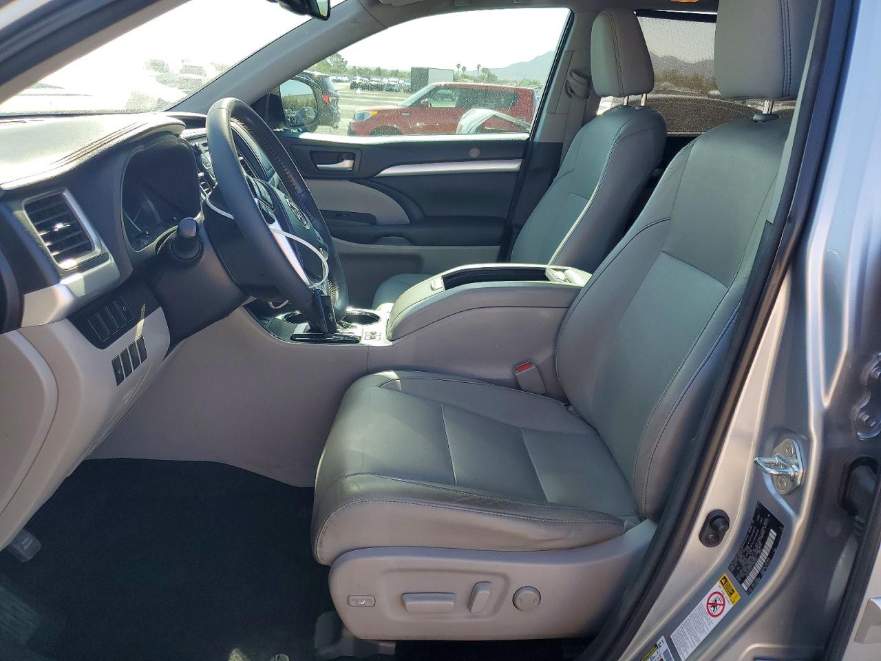 2015 Toyota Highlander Xle Silver vin: 5TDJKRFH3FS093943