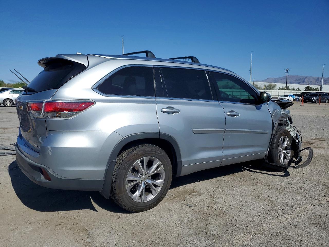 2015 Toyota Highlander Xle Silver vin: 5TDJKRFH3FS093943