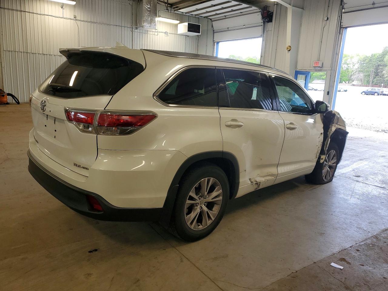 2015 Toyota Highlander Xle White vin: 5TDJKRFH3FS131705