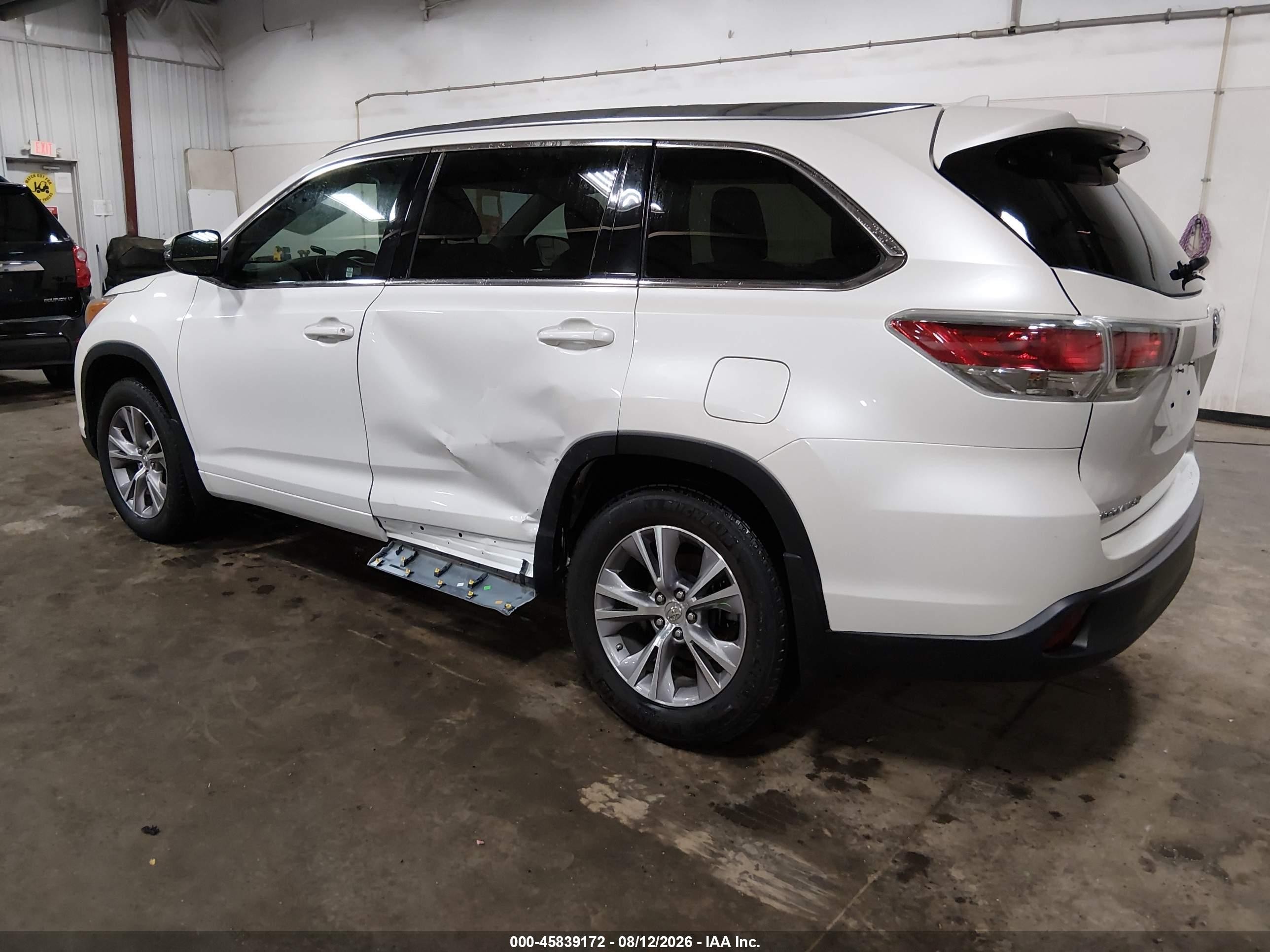 2015 Toyota Highlander Xle V6 White vin: 5TDJKRFH3FS177762