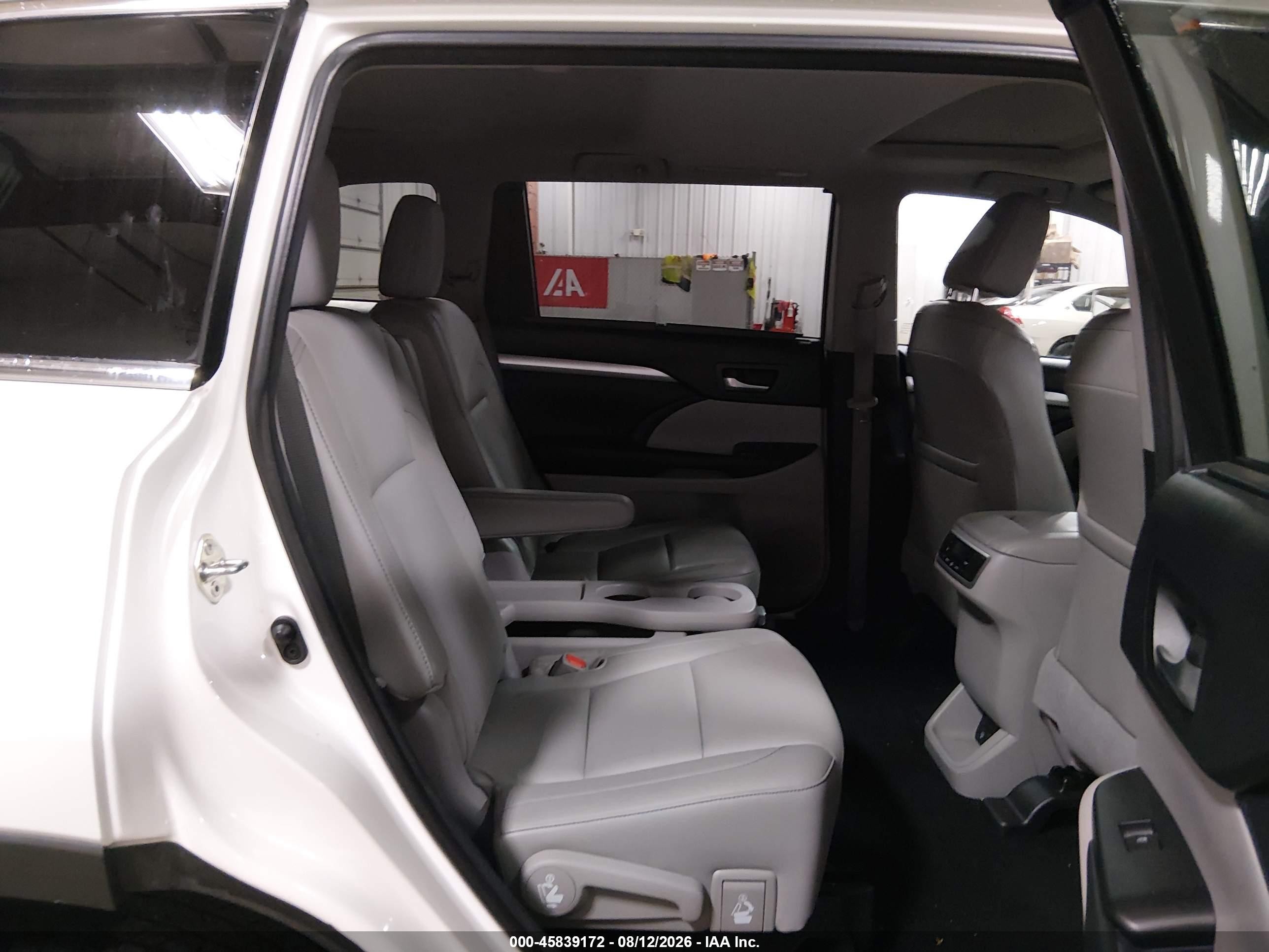 2015 Toyota Highlander Xle V6 White vin: 5TDJKRFH3FS177762