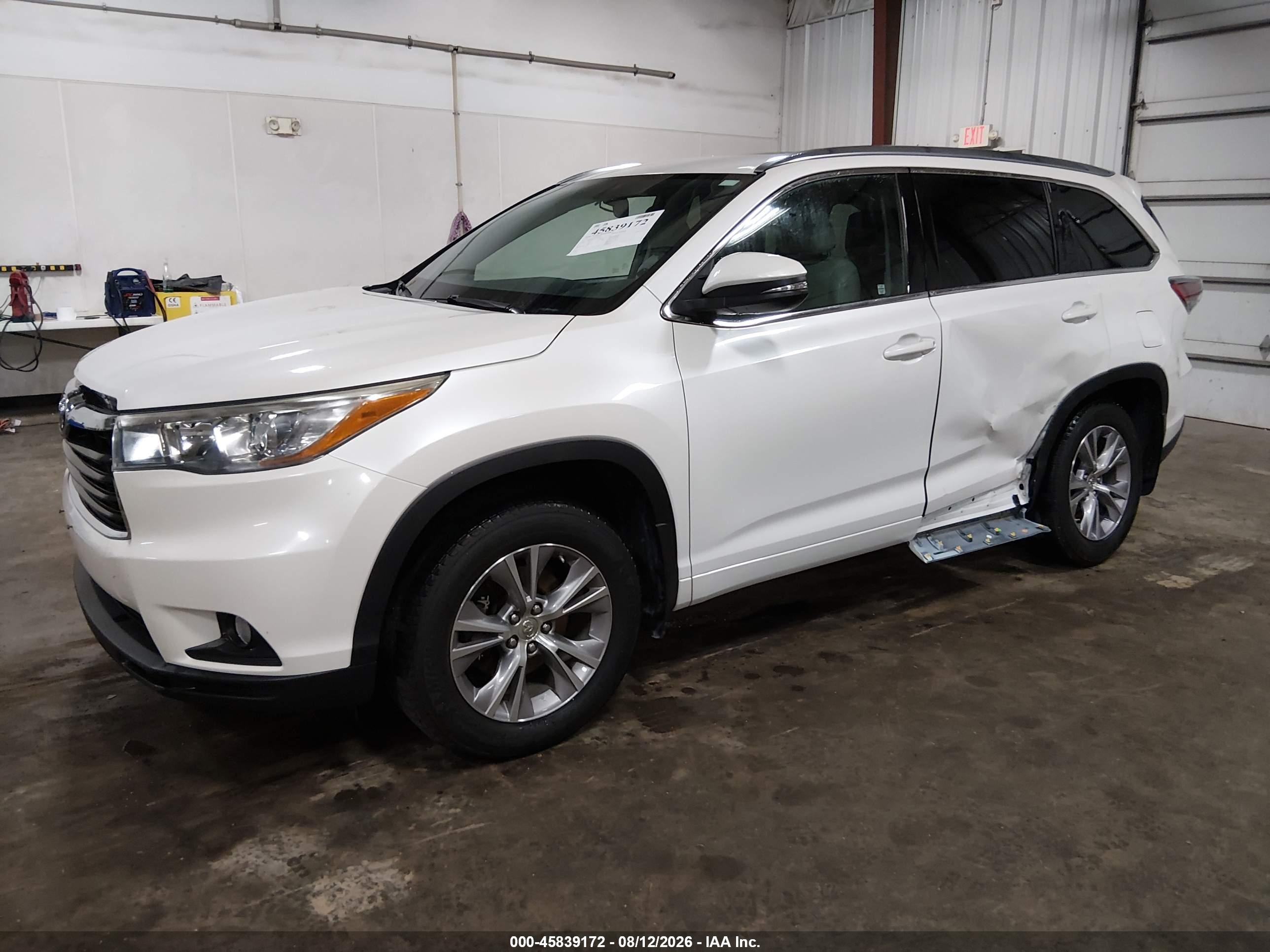 2015 Toyota Highlander Xle V6 White vin: 5TDJKRFH3FS177762