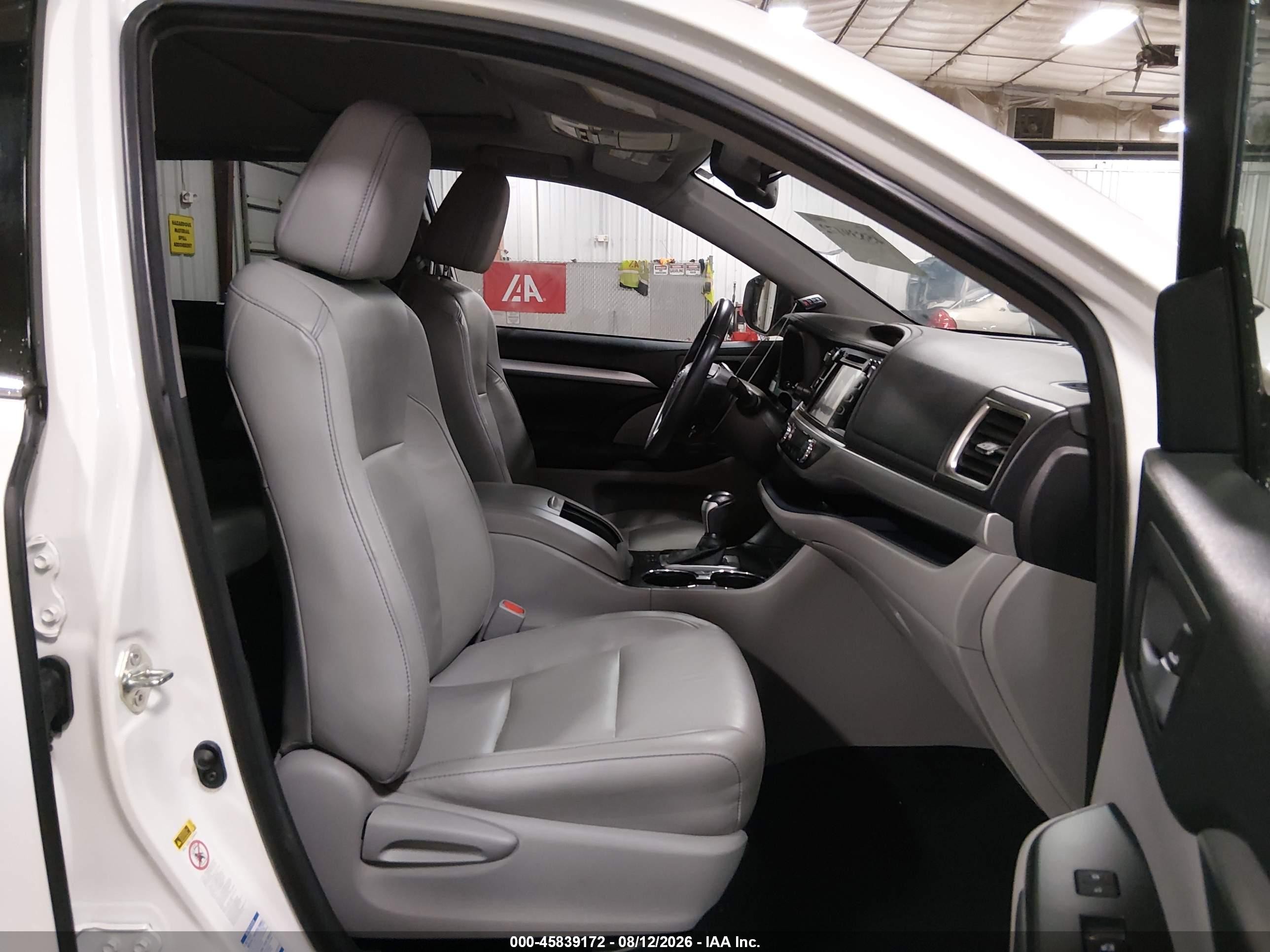 2015 Toyota Highlander Xle V6 White vin: 5TDJKRFH3FS177762