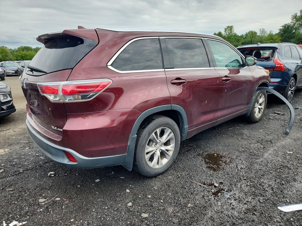 2015 Toyota Highlander Xle Burgundy vin: 5TDJKRFH3FS221484