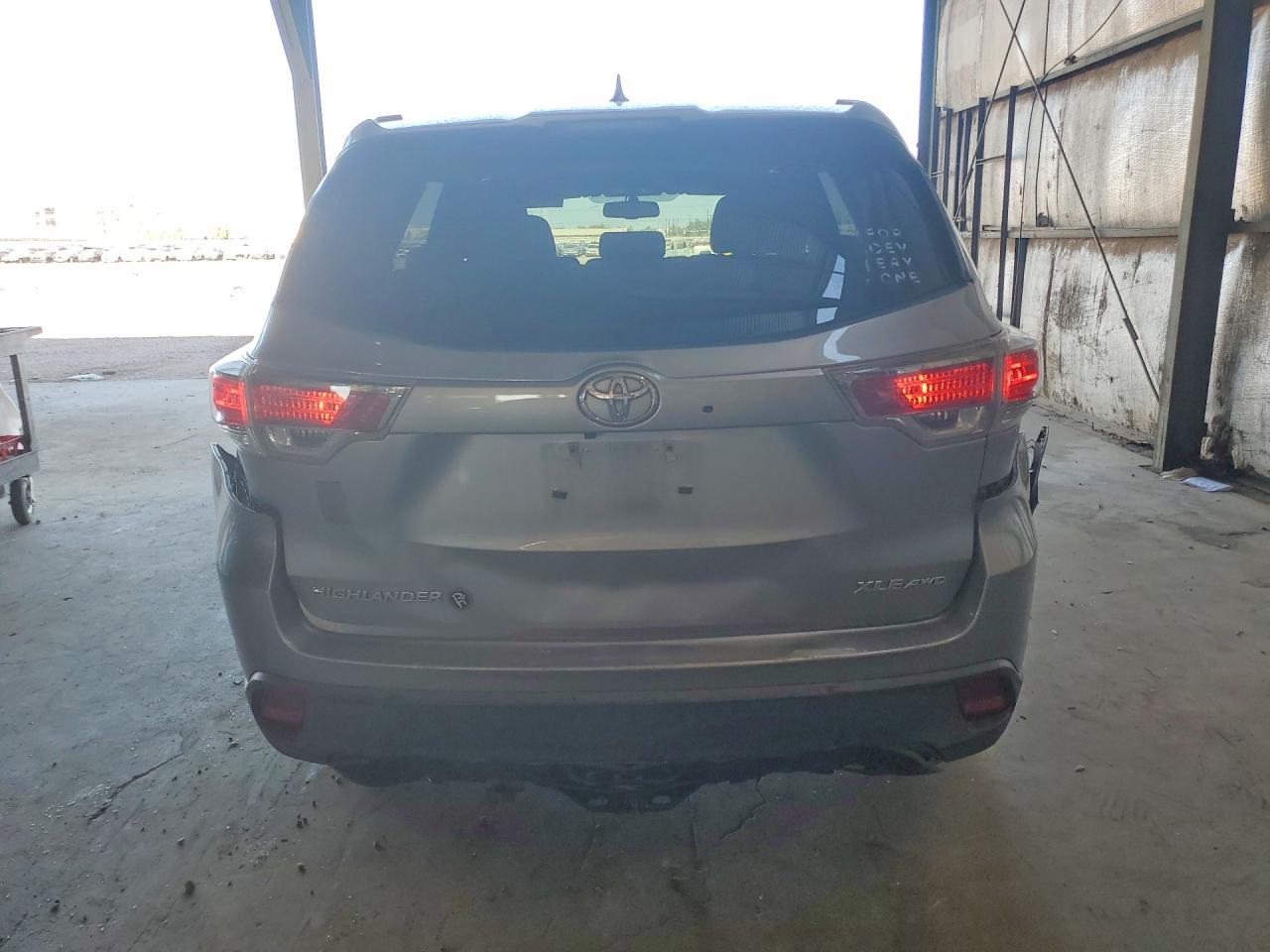 2014 Toyota Highlander Xle Silver vin: 5TDJKRFH4ES019641