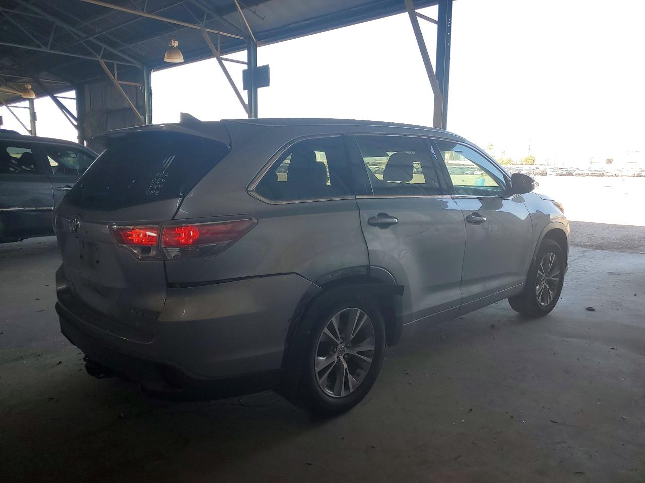 2014 Toyota Highlander Xle Silver vin: 5TDJKRFH4ES019641