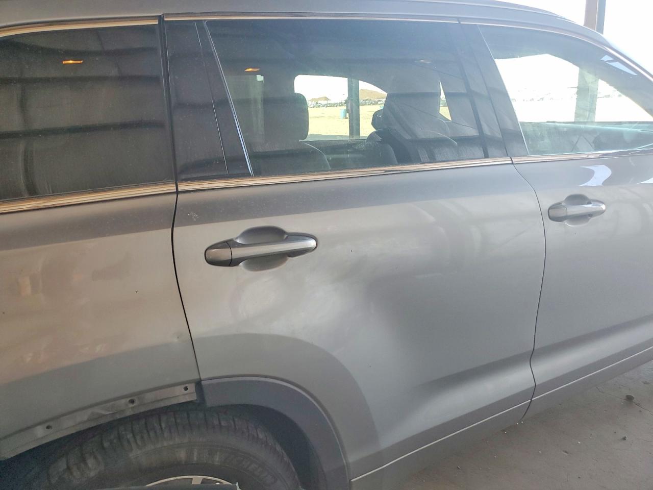 2014 Toyota Highlander Xle Silver vin: 5TDJKRFH4ES019641