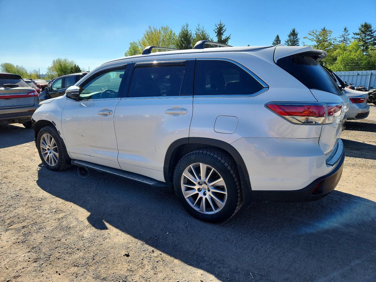 2015 Toyota Highlander Xle White vin: 5TDJKRFH4FS092395
