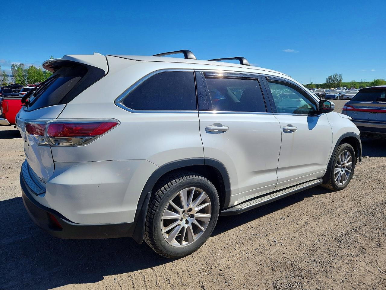 2015 Toyota Highlander Xle White vin: 5TDJKRFH4FS092395