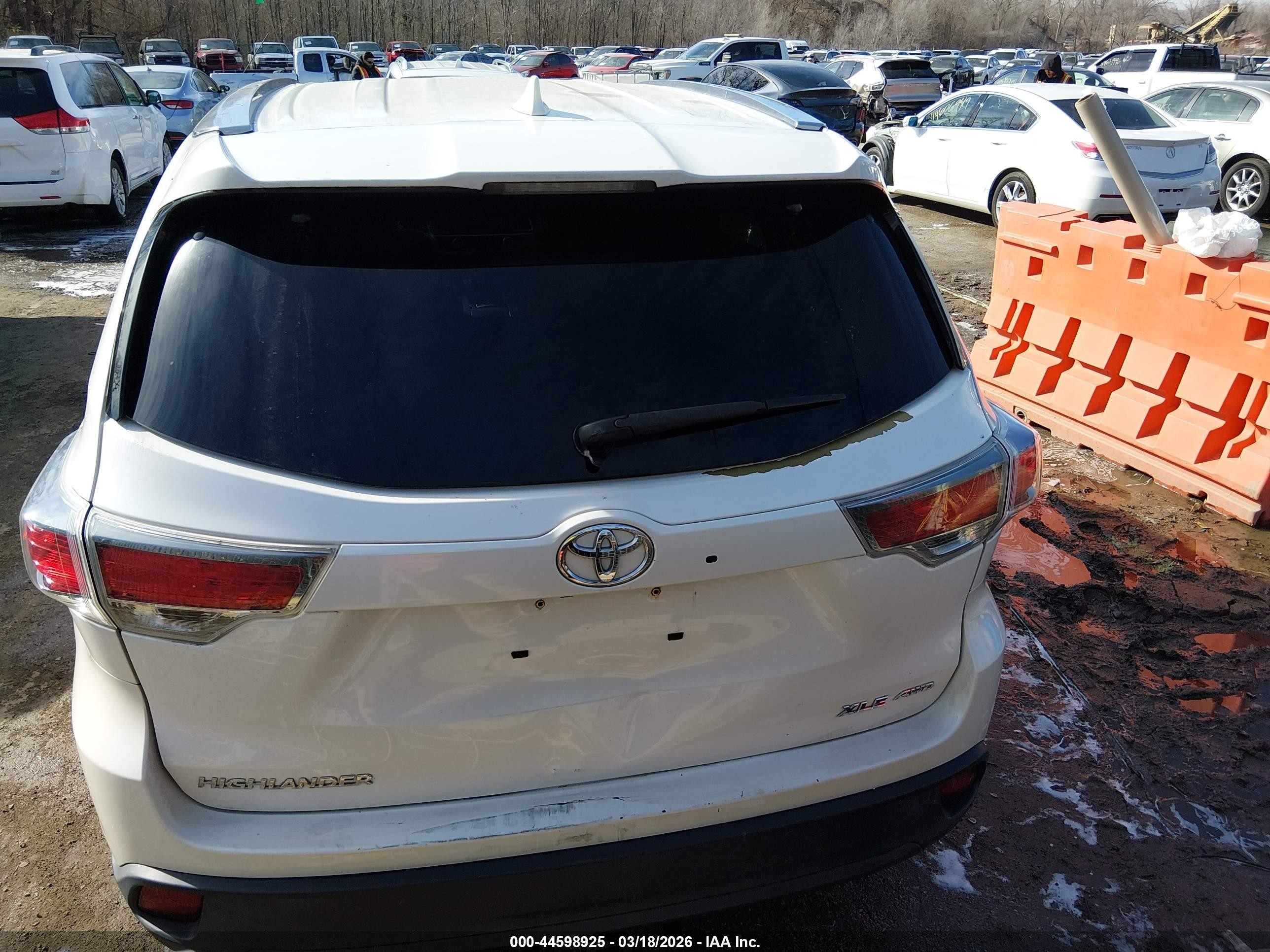 2015 Toyota Highlander Xle V6 White vin: 5TDJKRFH4FS142048
