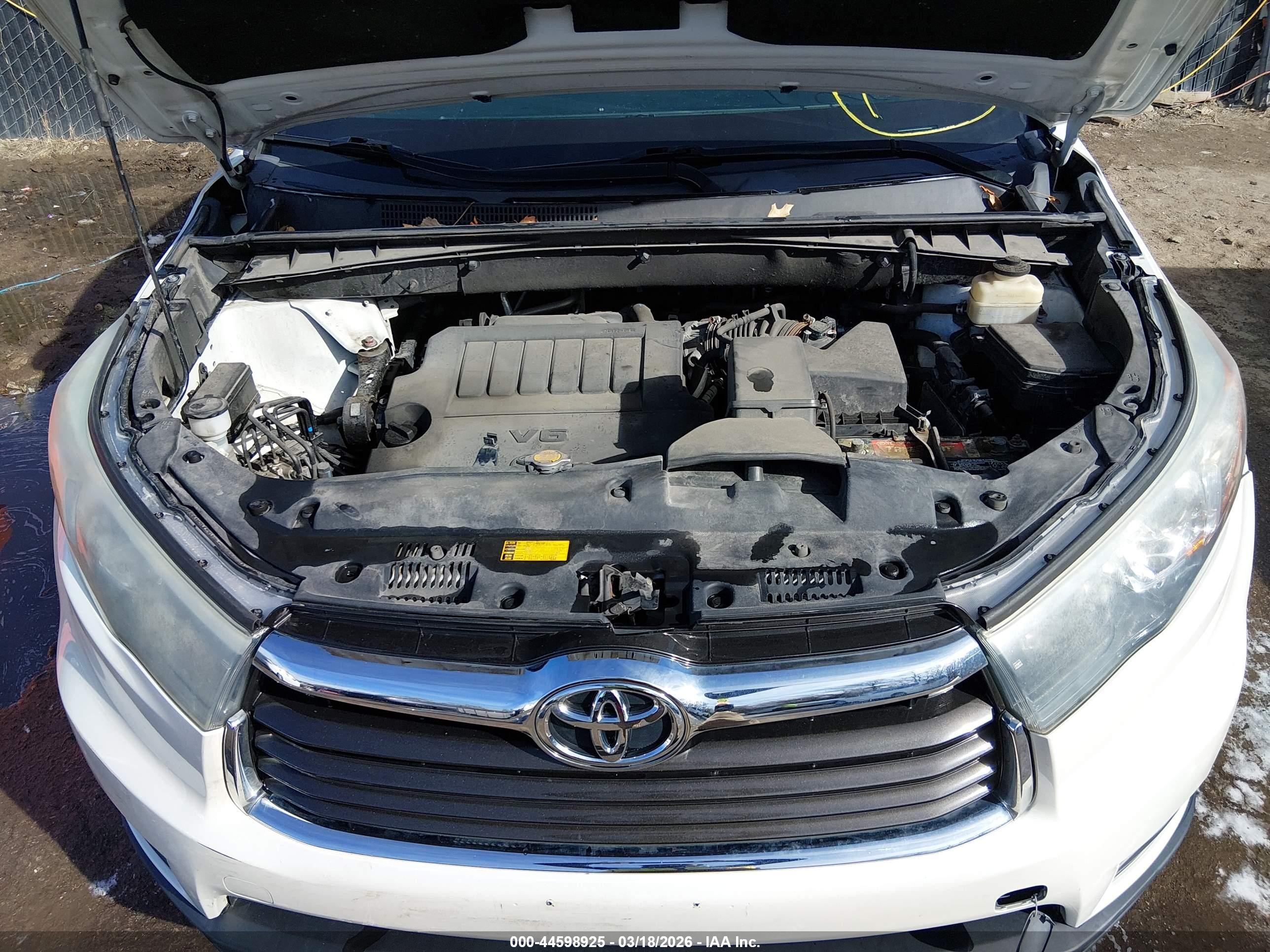 2015 Toyota Highlander Xle V6 White vin: 5TDJKRFH4FS142048
