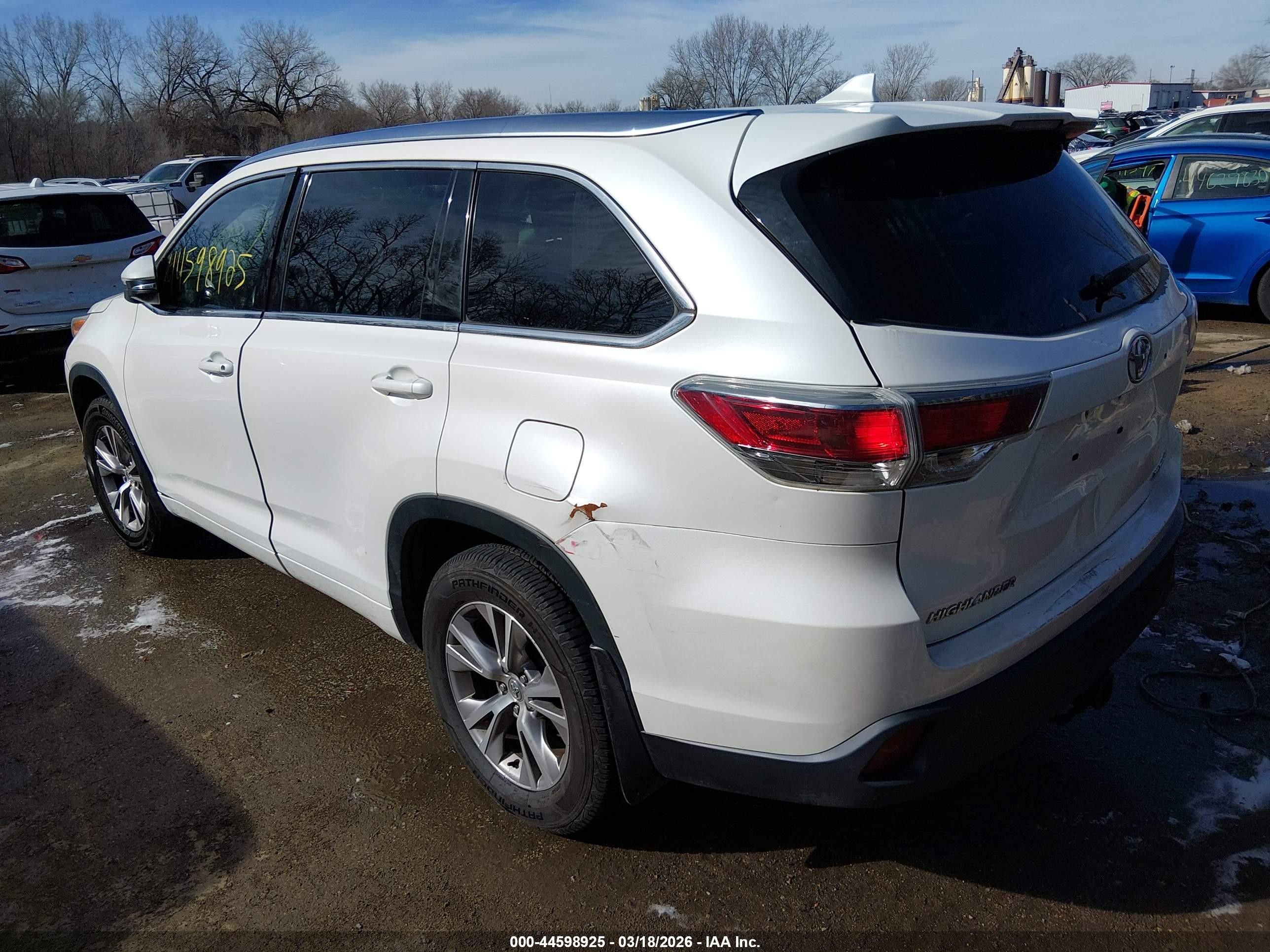 2015 Toyota Highlander Xle V6 White vin: 5TDJKRFH4FS142048