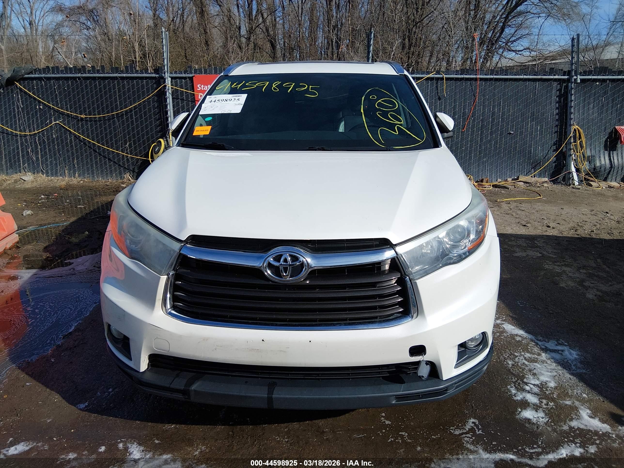 2015 Toyota Highlander Xle V6 White vin: 5TDJKRFH4FS142048