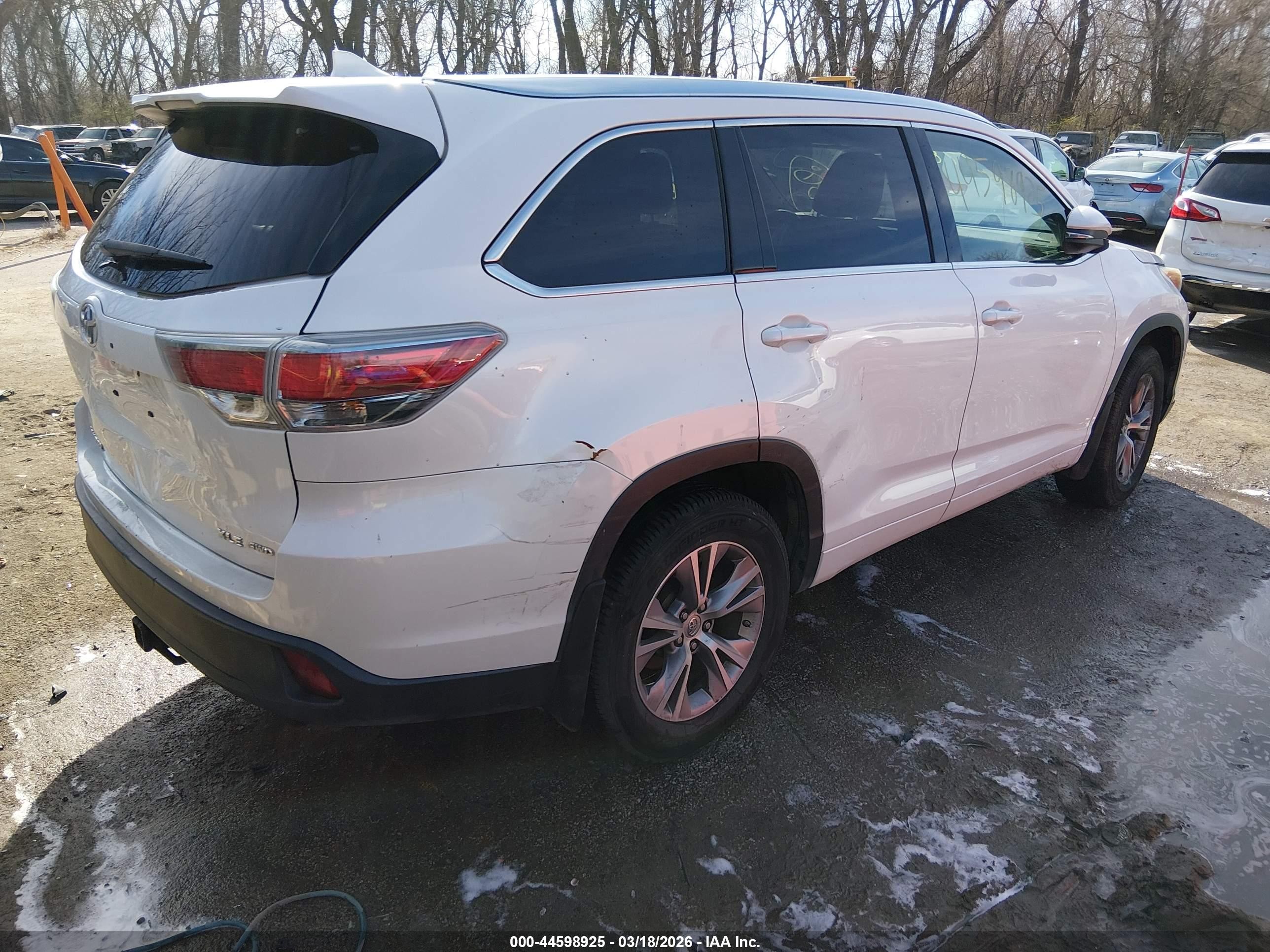 2015 Toyota Highlander Xle V6 White vin: 5TDJKRFH4FS142048