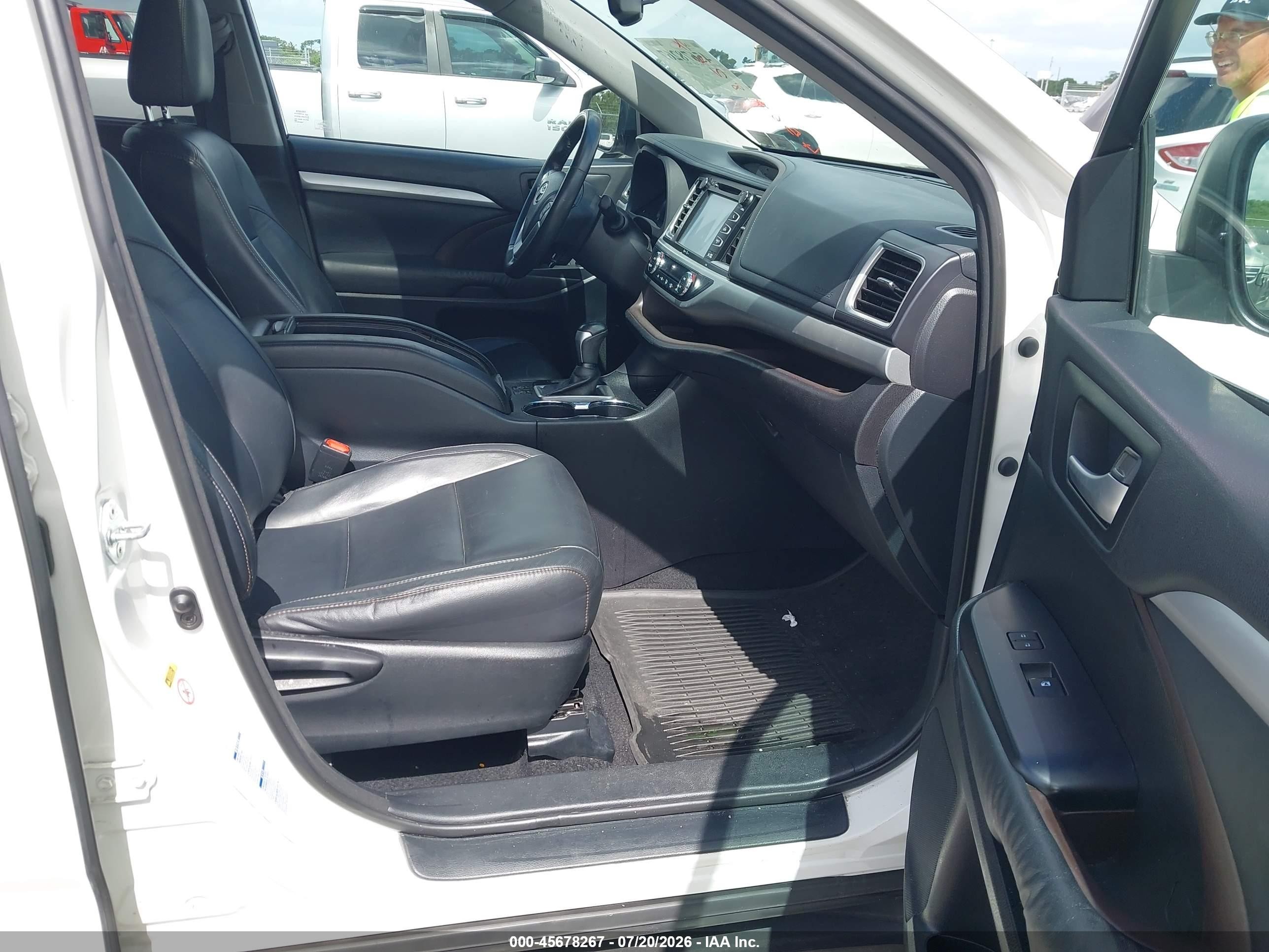 2015 Toyota Highlander Xle V6 White vin: 5TDJKRFH4FS181870