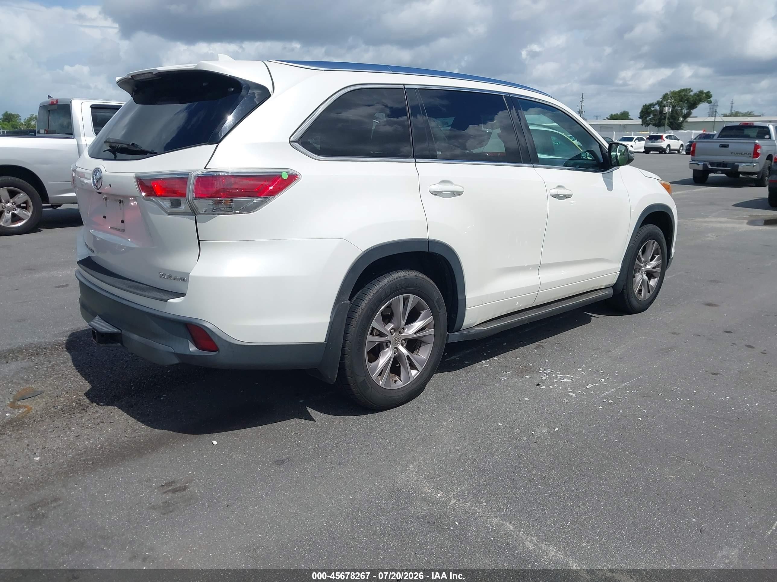 2015 Toyota Highlander Xle V6 White vin: 5TDJKRFH4FS181870