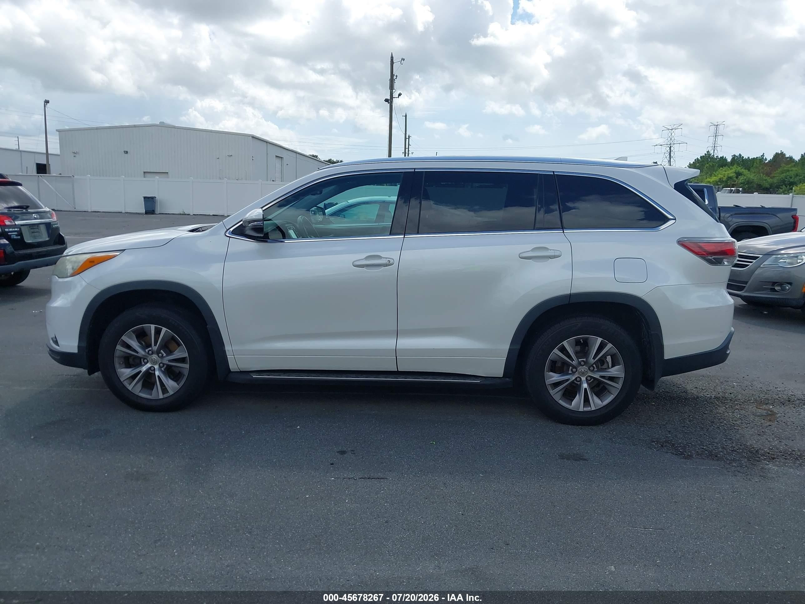 2015 Toyota Highlander Xle V6 White vin: 5TDJKRFH4FS181870