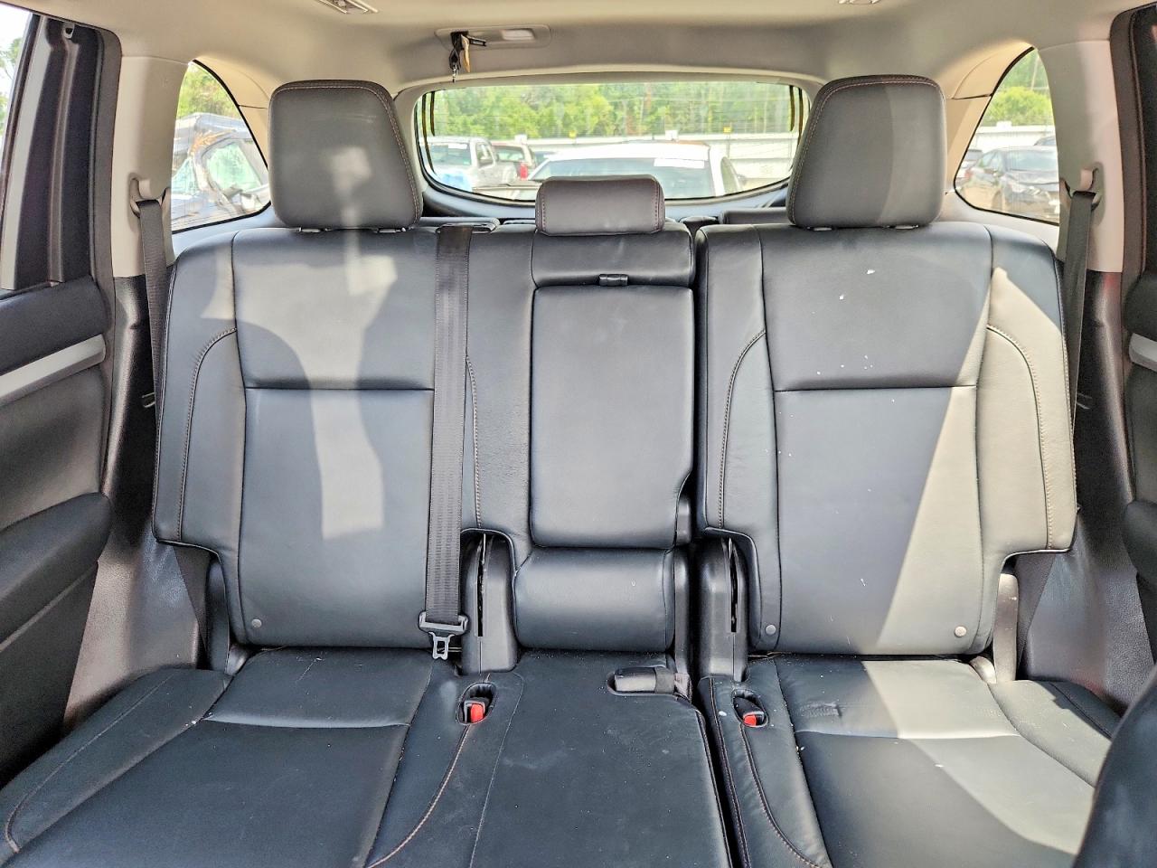 2015 Toyota Highlander Xle Silver vin: 5TDJKRFH4FS182209