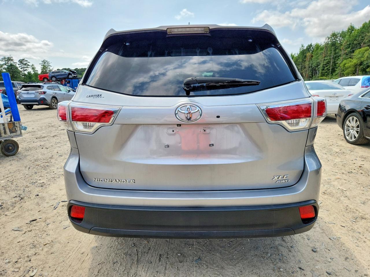 2015 Toyota Highlander Xle Silver vin: 5TDJKRFH4FS182209