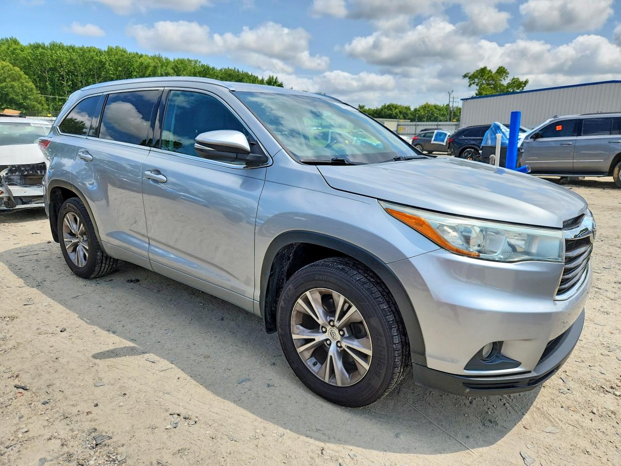 2015 Toyota Highlander Xle Silver vin: 5TDJKRFH4FS182209